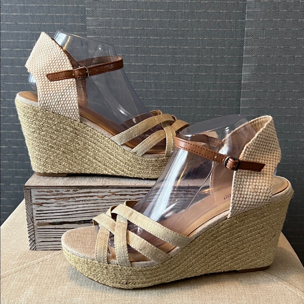 Lucky Brand Gold Espadrille Wedge Sandals